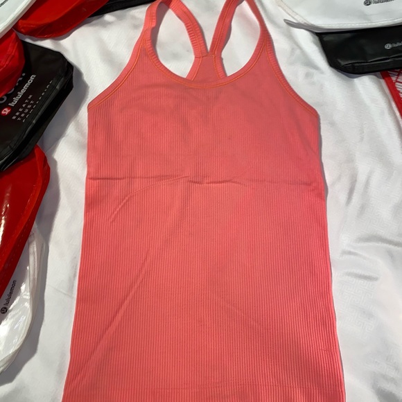 Lululemon Coral Seamless Tank. Size 8/10 - Picture 4 of 8